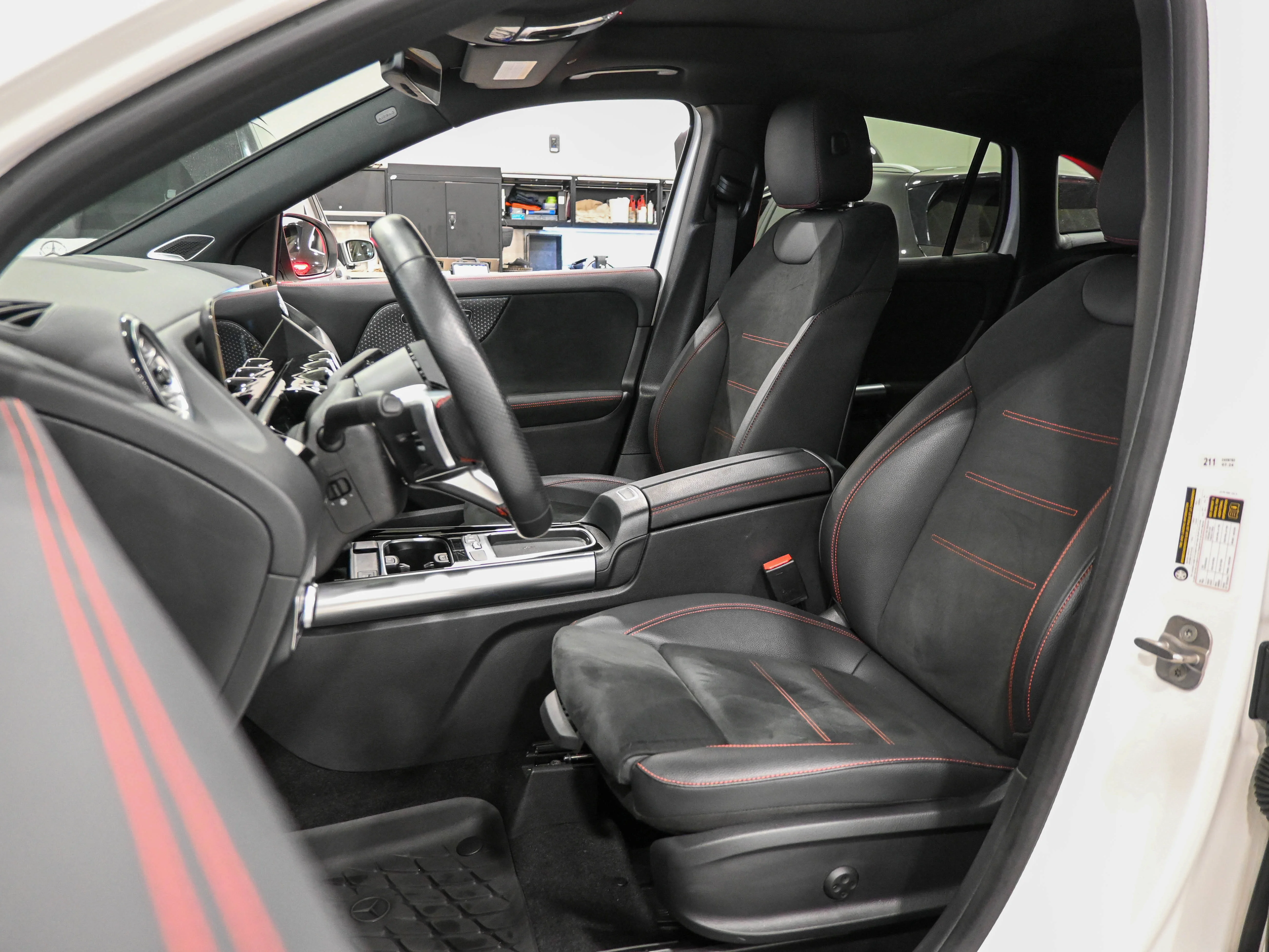 New 2025 Polar White Mercedes-Benz GLA 250 image 13