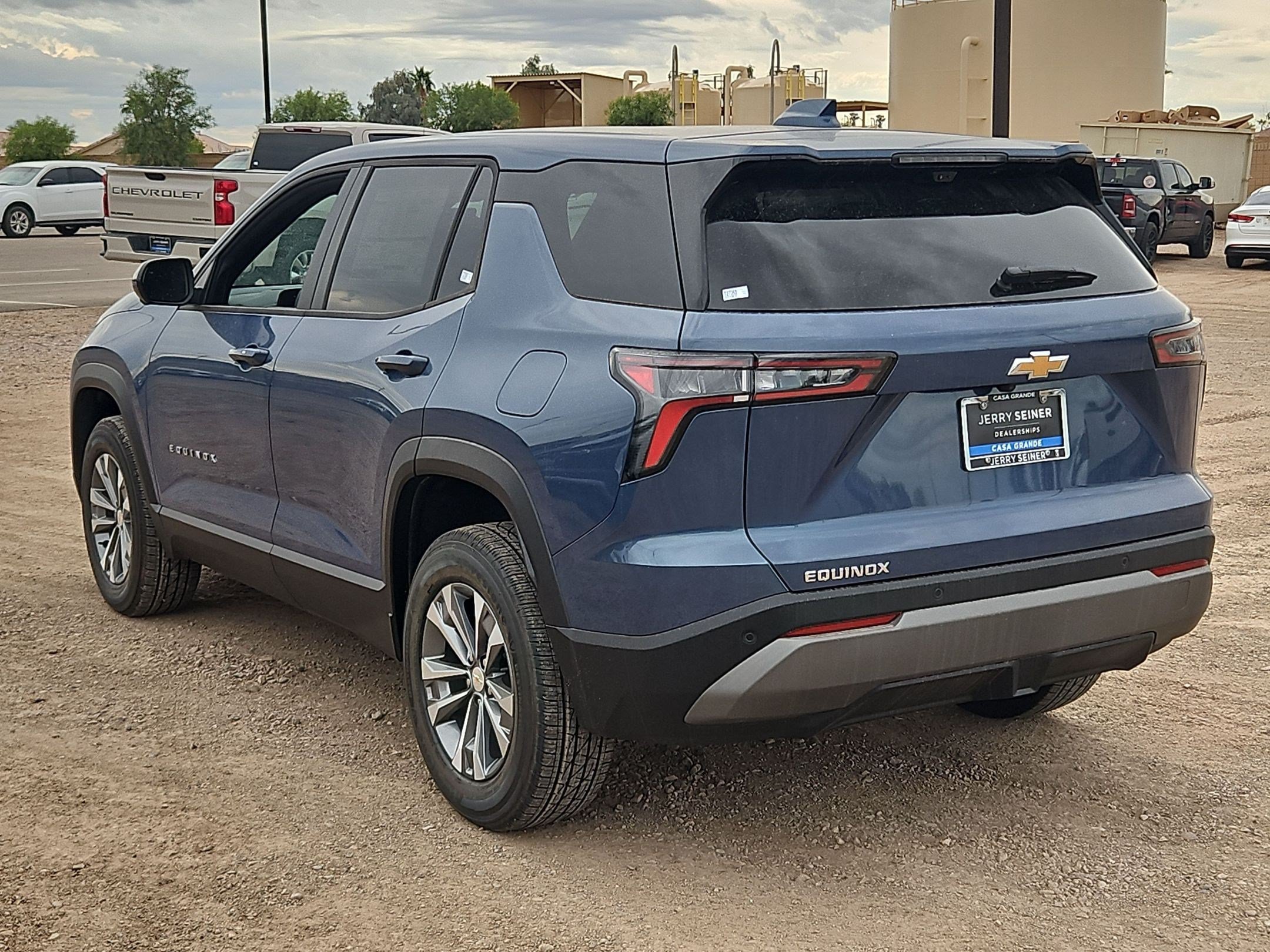 2027 Chevrolet Equinox LT - Photo 11