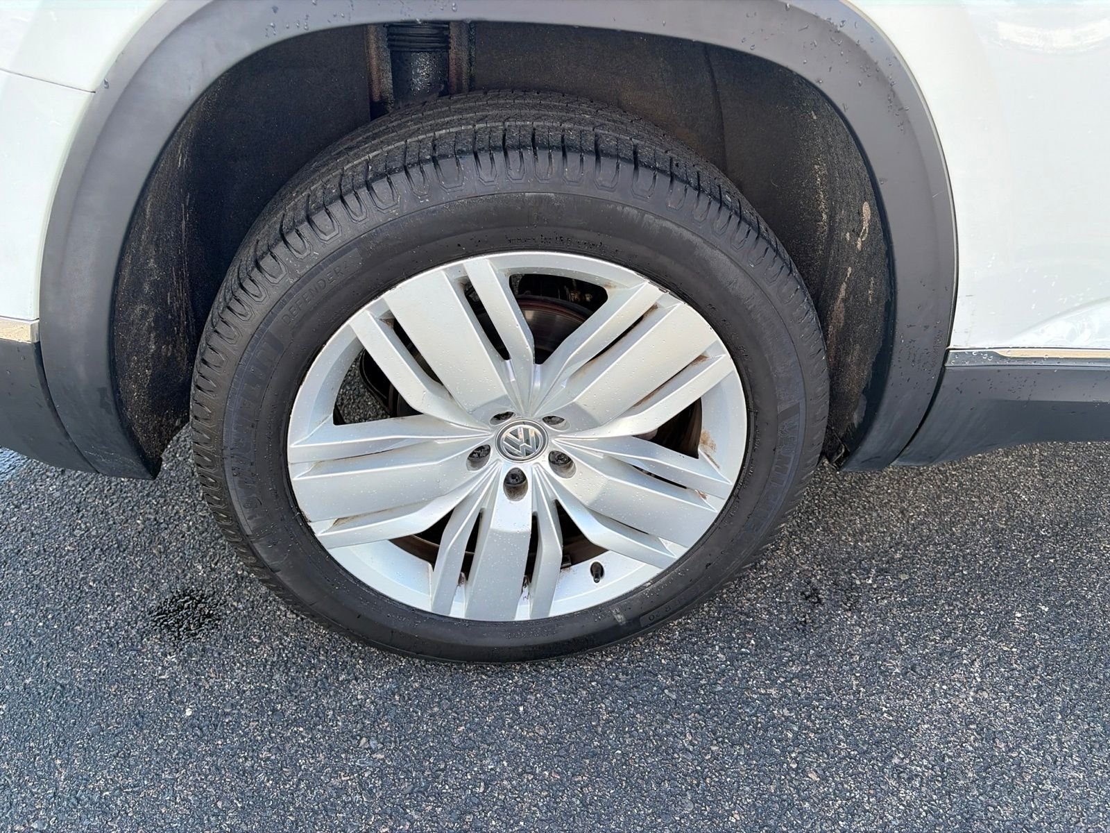 Used 2019 White Volkswagen SEL image 11