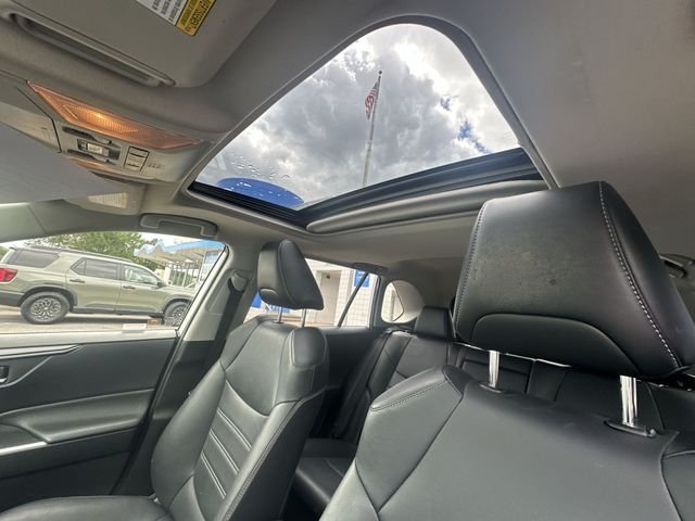 Used 2021 White Toyota XLE Premium image 18