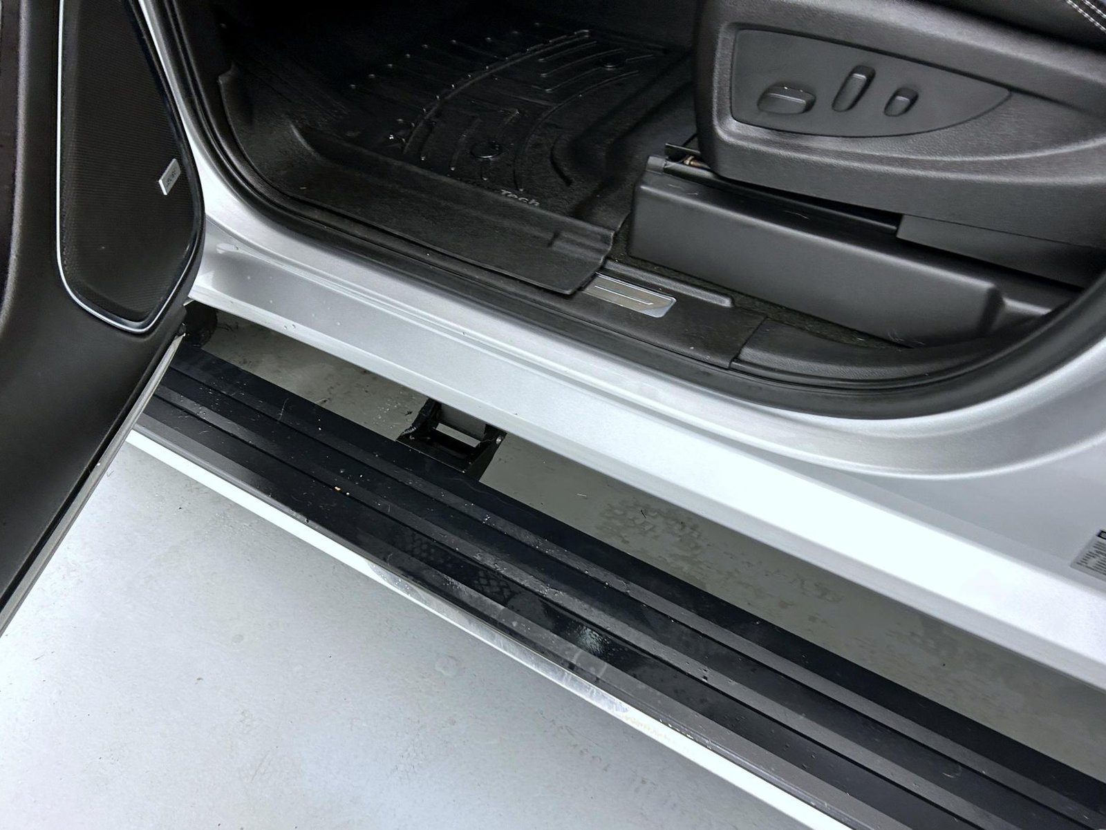 Used 2016 Silver GMC Denali image 9