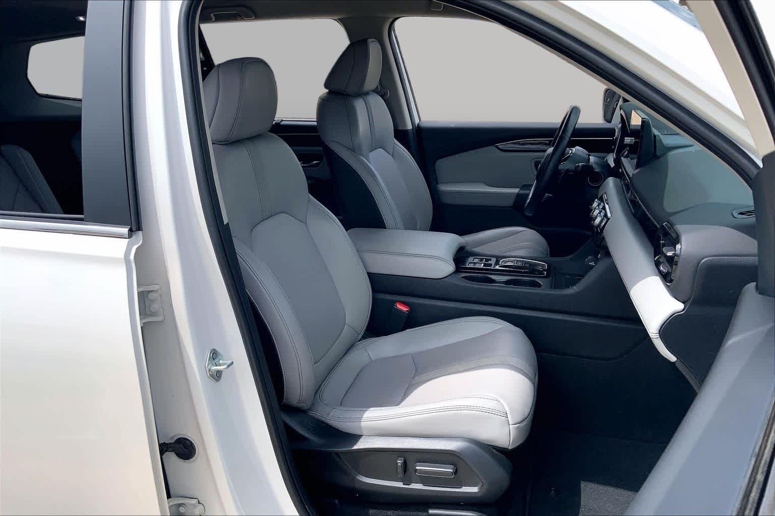 Certified Used 2023 Platinum White Pearl Honda EX-L 7 Passenger image 9