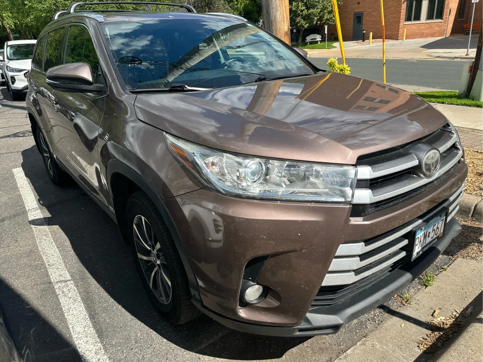 Used 2017 Toasted Walnut Pearl Toyota XLE image 4