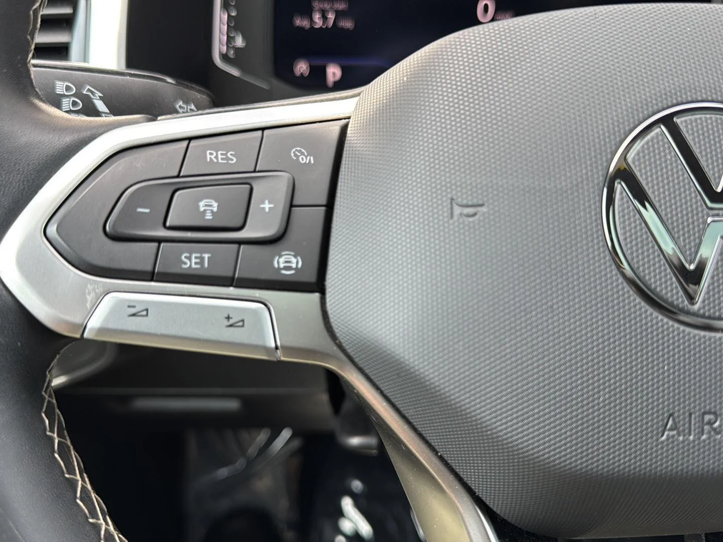 Used 2023 BLACK                     VOLKSWAGEN 3.6L V6 SE W/TECHNOLOGY F image 29
