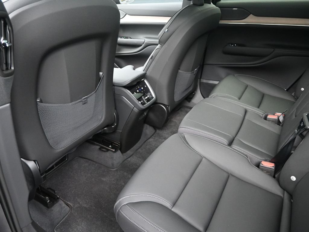 2025 Volvo EX90 Plus - Photo 13