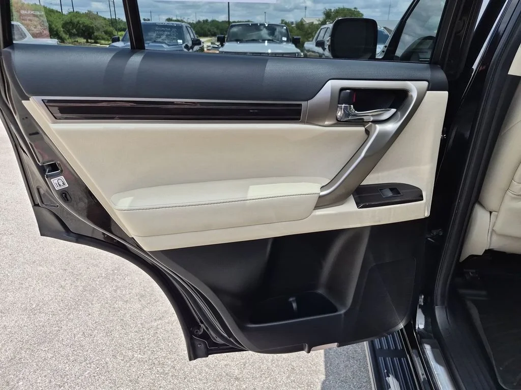 Used 2020 Black Lexus 460 image 31
