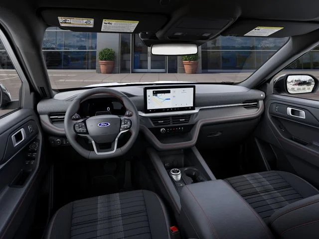 New 2027 Star White Metallic Tri-Coat Ford ST-Line image 9