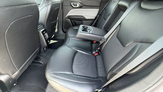Used 2025 White Jeep Latitude image 16