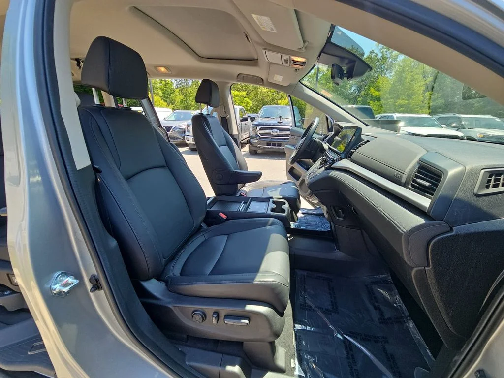 Used 2025  Honda EX-L image 10
