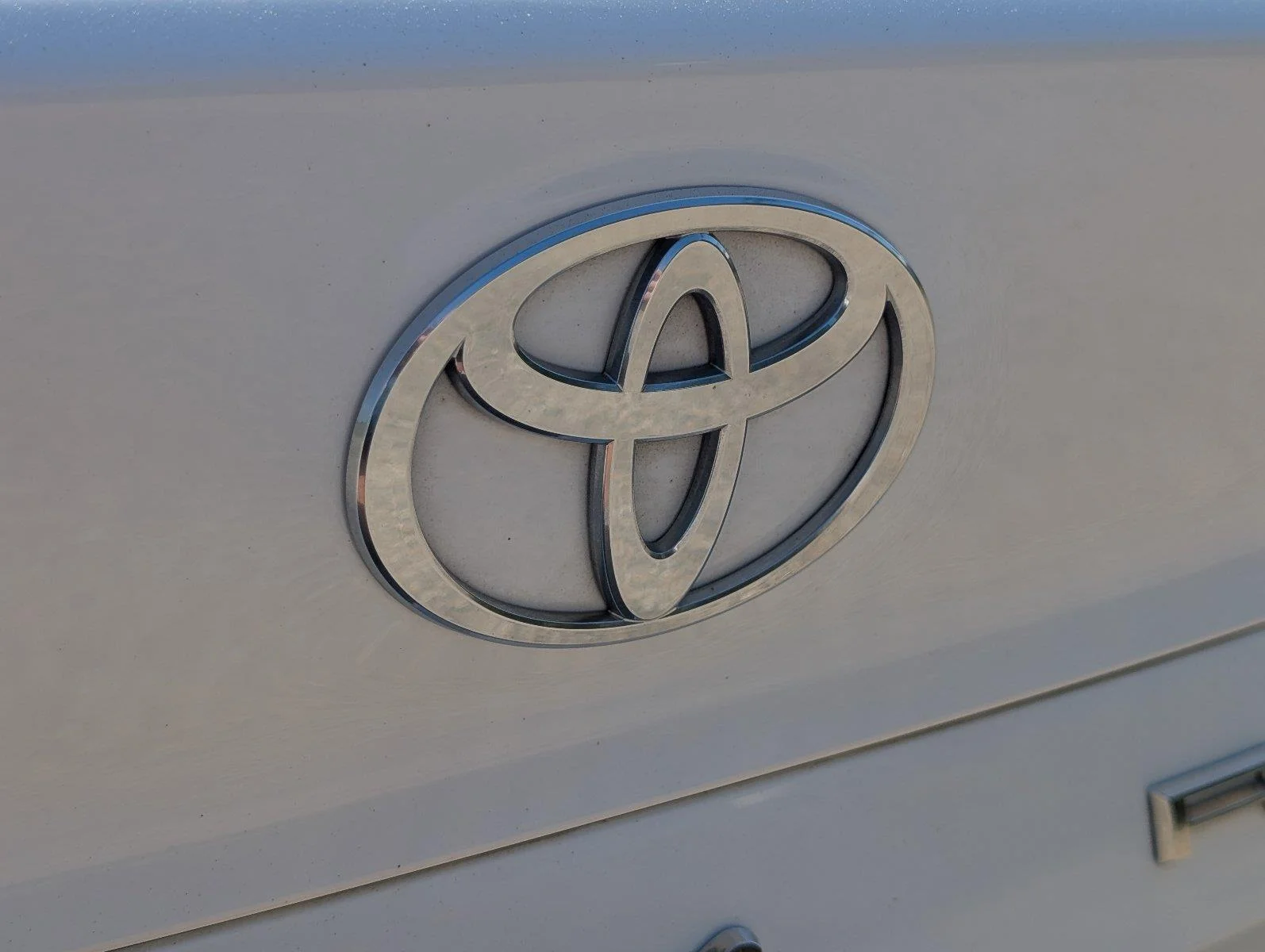 Used 2025 Ice Cap Toyota LE image 10