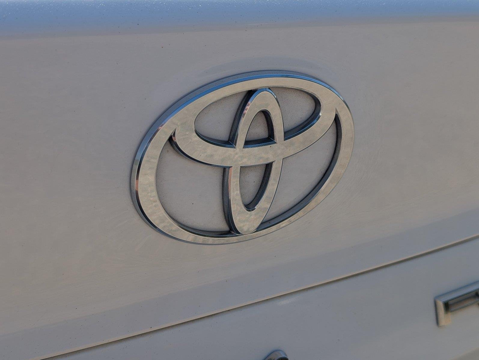 Used 2025 Ice Cap Toyota LE image 10