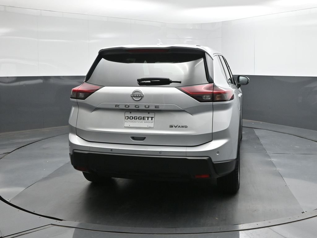Used 2024 Silver Nissan SV image 5