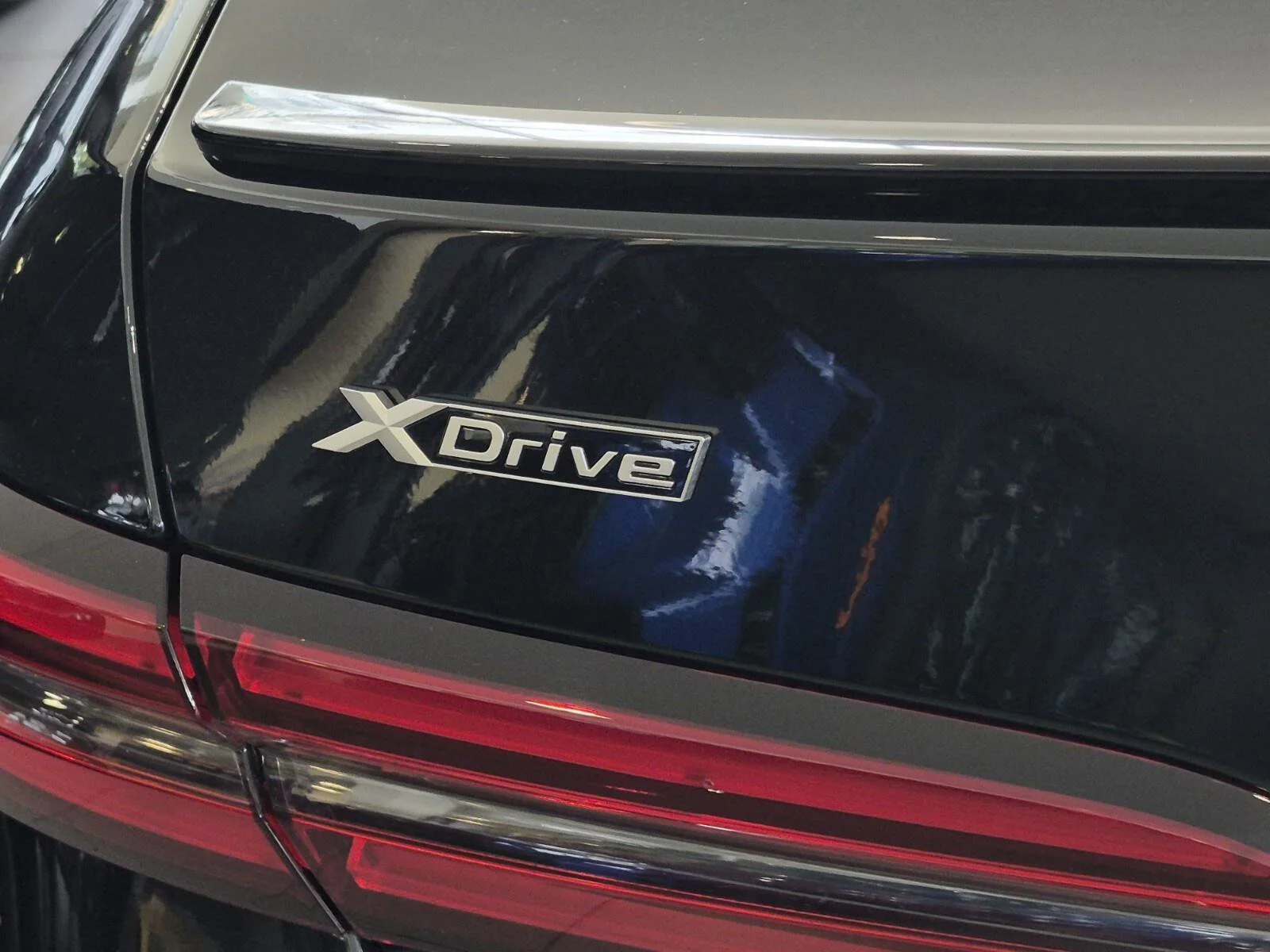 New 2027 Black Sapphire Metallic BMW 550e xDrive image 9