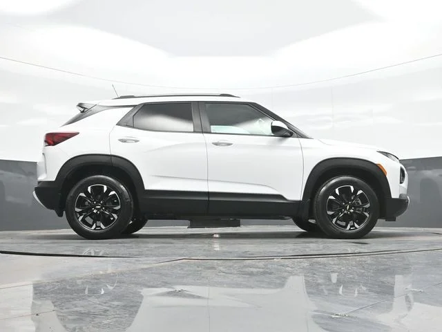 Used 2022 White Chevrolet LT image 24