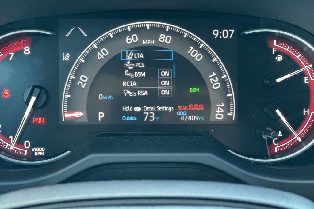 Used 2025  Toyota XLE image 32