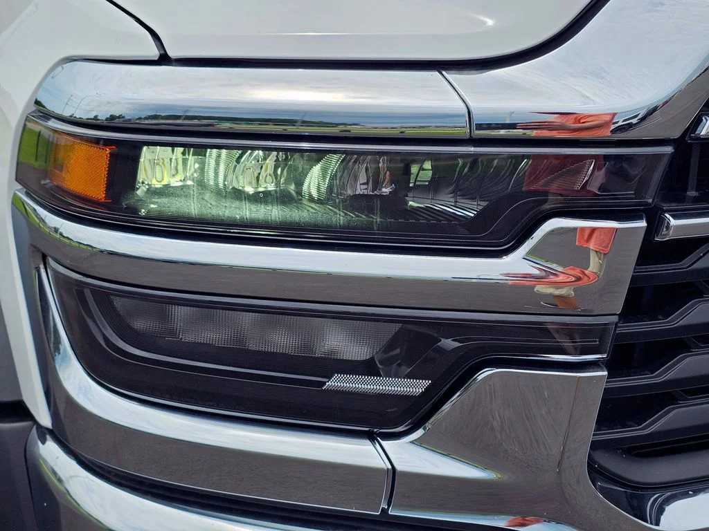 New 2026 Bright White Clear-Coat Exterior Paint RAM Tradesman image 4