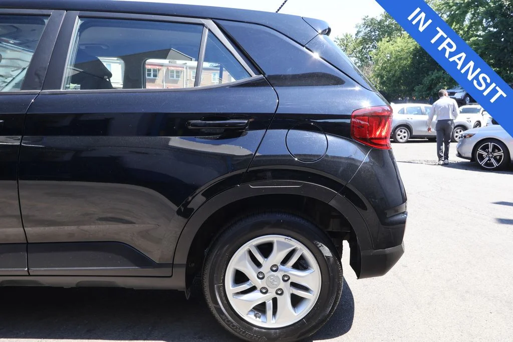 Used 2025 Onyx Black Hyundai SE image 7