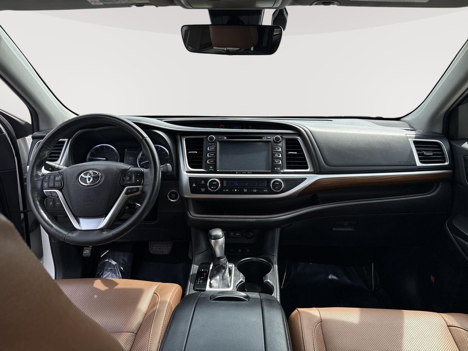 Used 2019 Blizzard Pearl Toyota Limited Platinum image 27