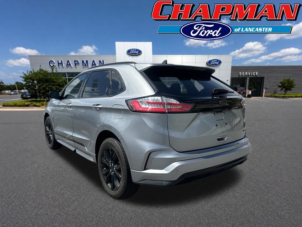 Used 2022 Silver Ford SE image 3