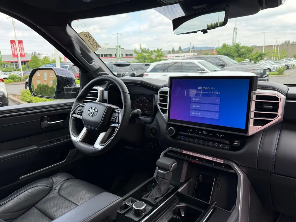 Certified Used 2025  Toyota Platinum image 23