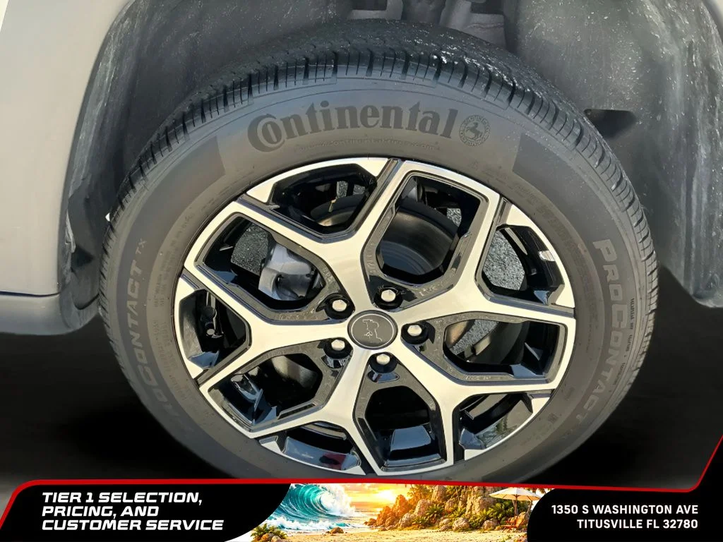 Used 2025 Silver Jeep Limited image 37