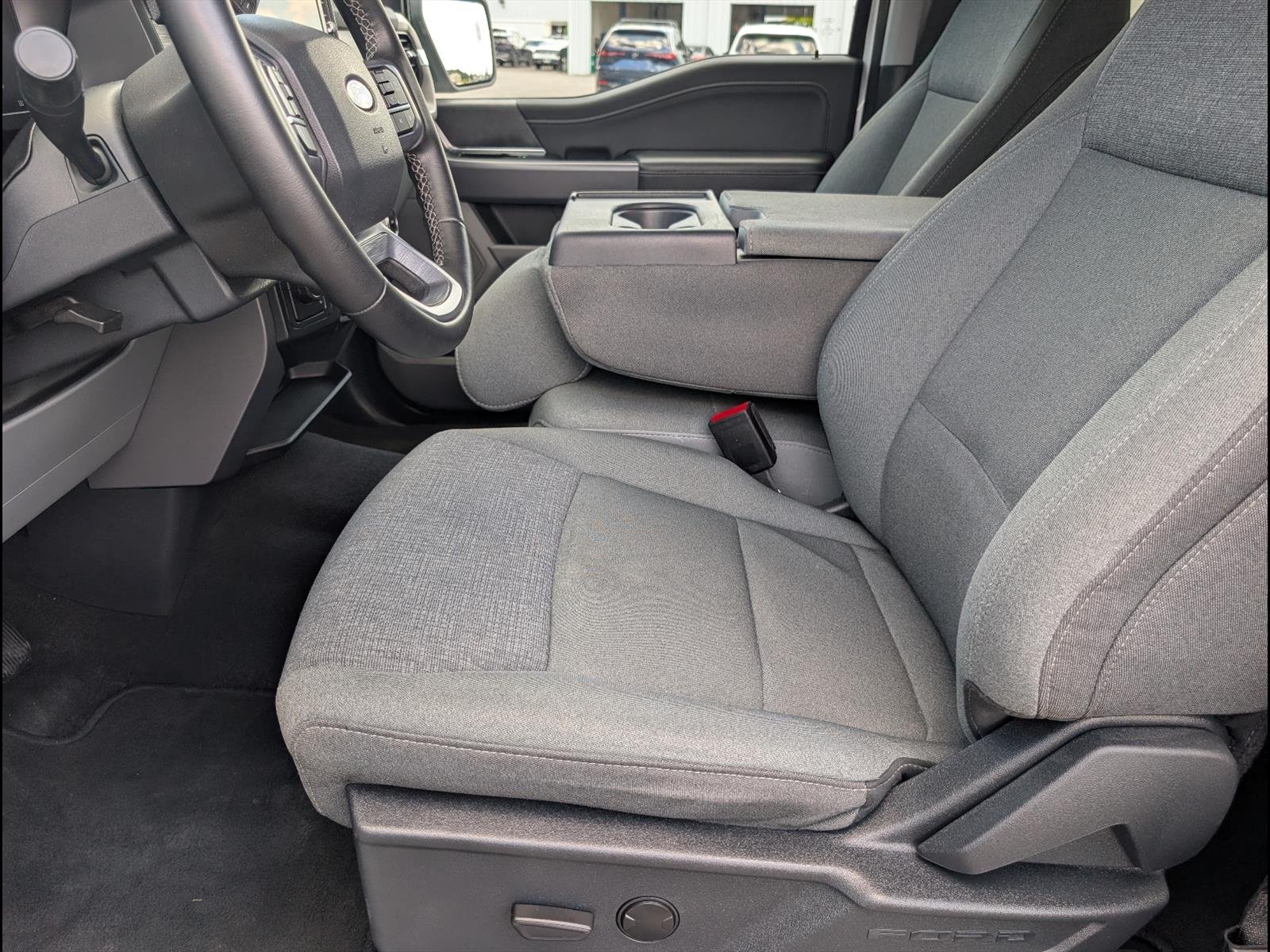 2025 Ford F-150 XLT - Photo 12