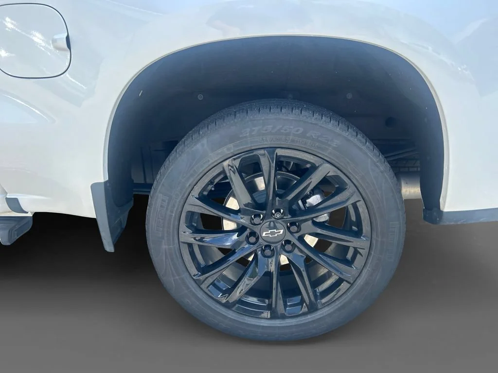 Used 2023 Iridescent Pearl Tricoat Chevrolet High Country image 8