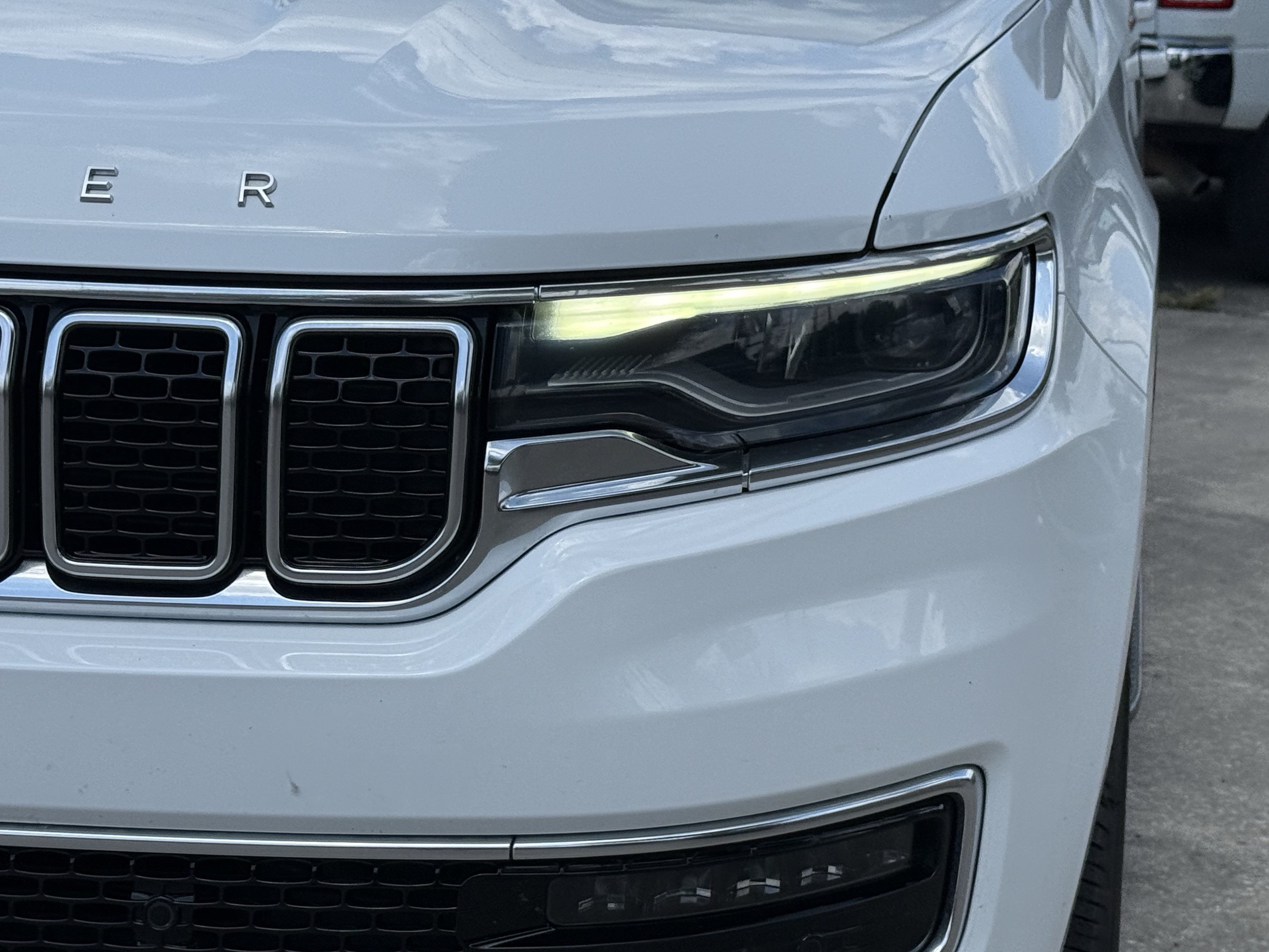 Used 2023 Bright White Clearcoat Jeep Base image 10