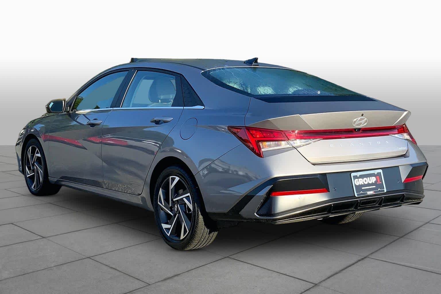 Used 2024 Fluid Metal Hyundai Limited image 11