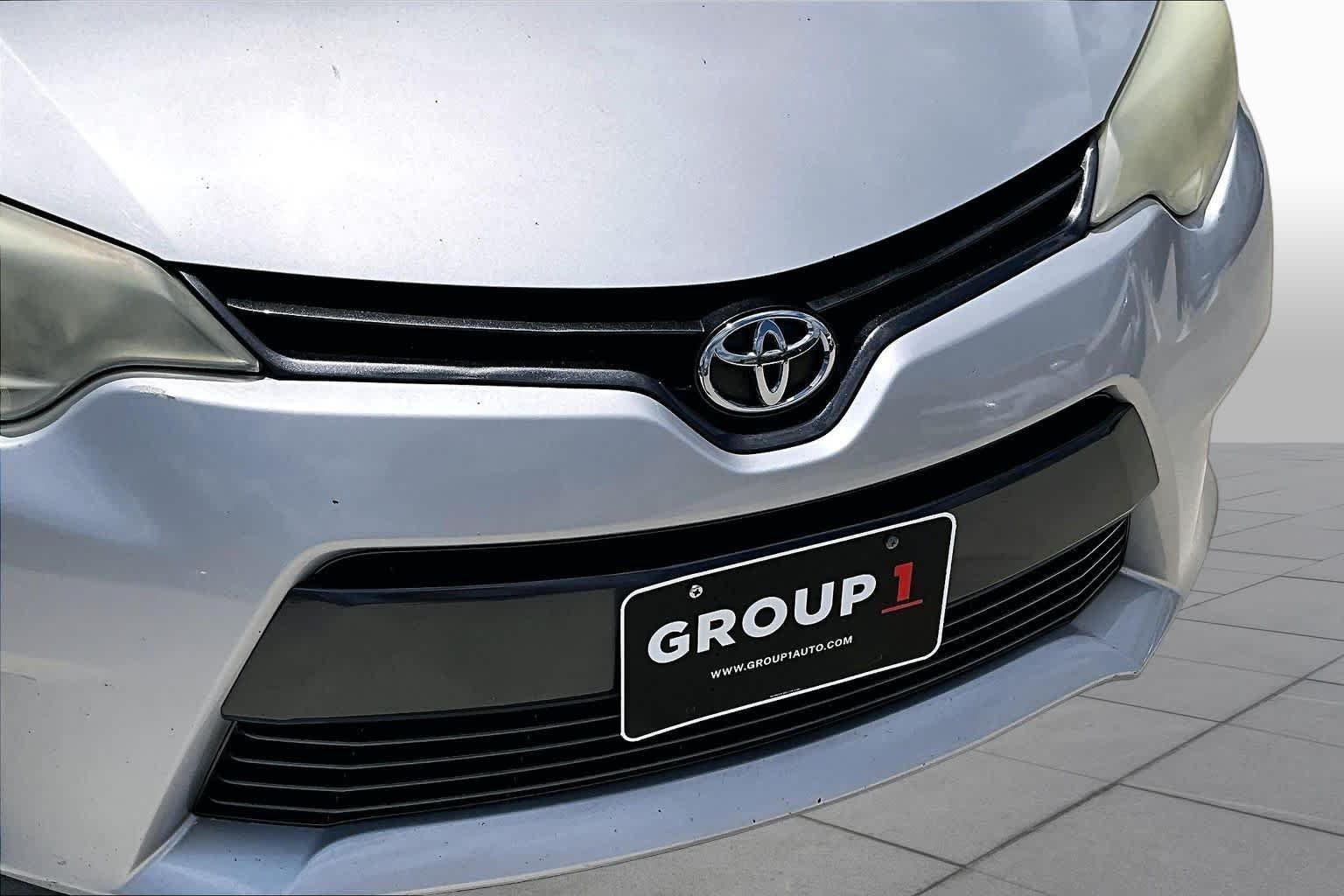Used 2016 Classic Silver Metallic Toyota LE image 26