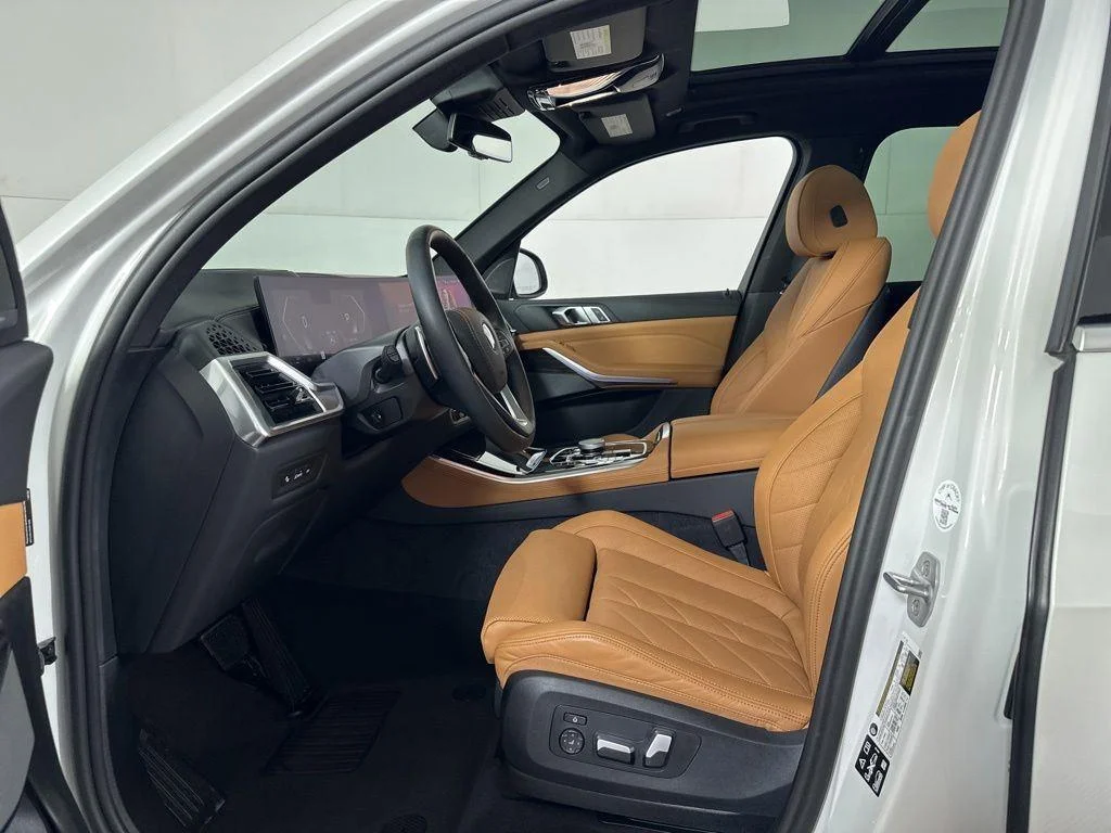 Used 2024 White Metallic BMW xDrive40i image 19