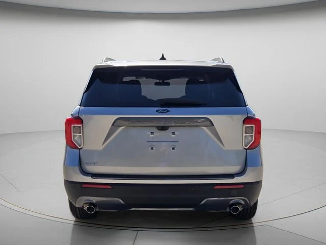 Used 2023 Silver Ford XLT image 6