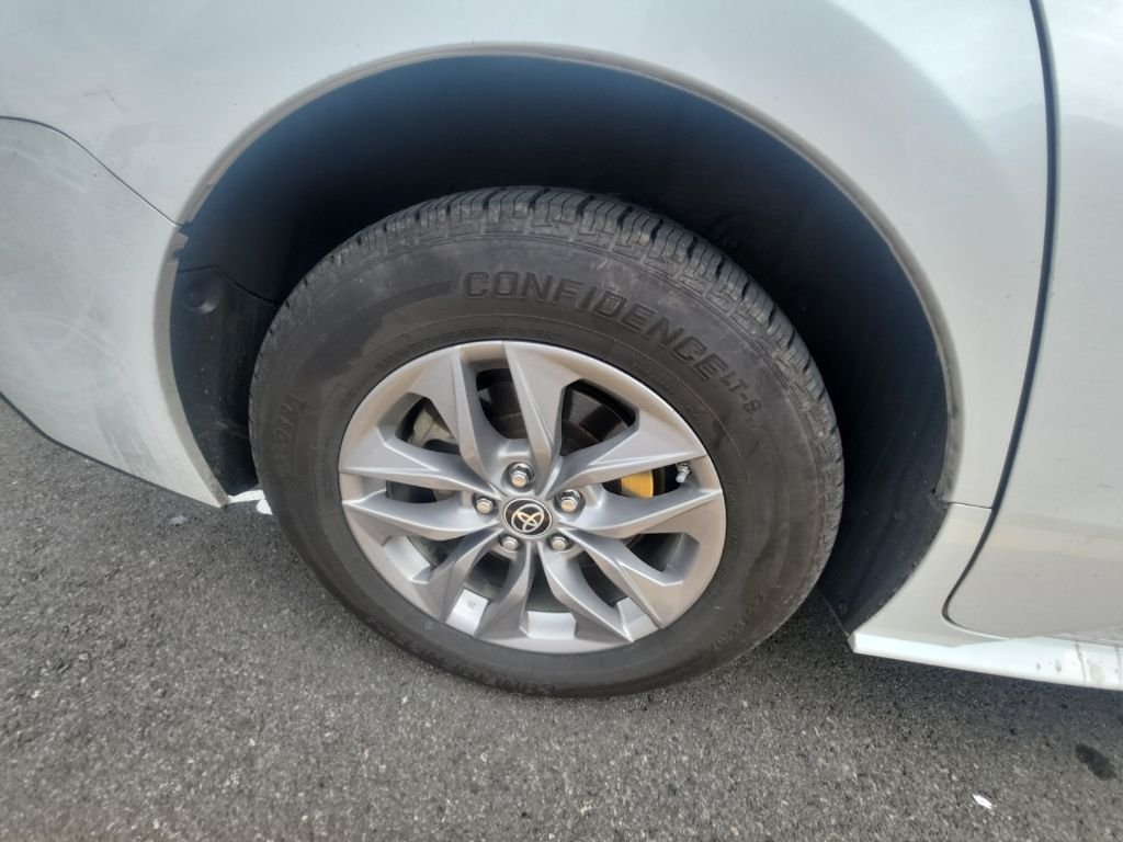 Used 2023 Pearl Toyota XLE image 8
