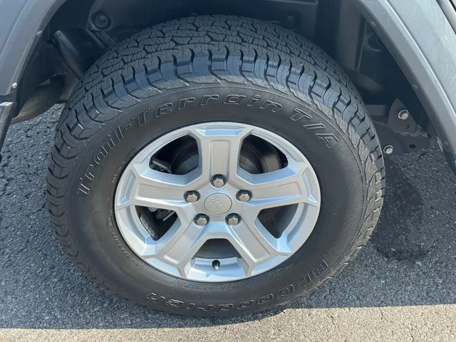 Certified Used 2020 Silver Jeep Unlimited Sport S image 12