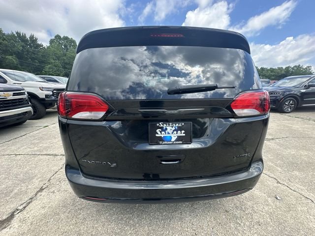 Used 2018 Black Chrysler Limited image 34