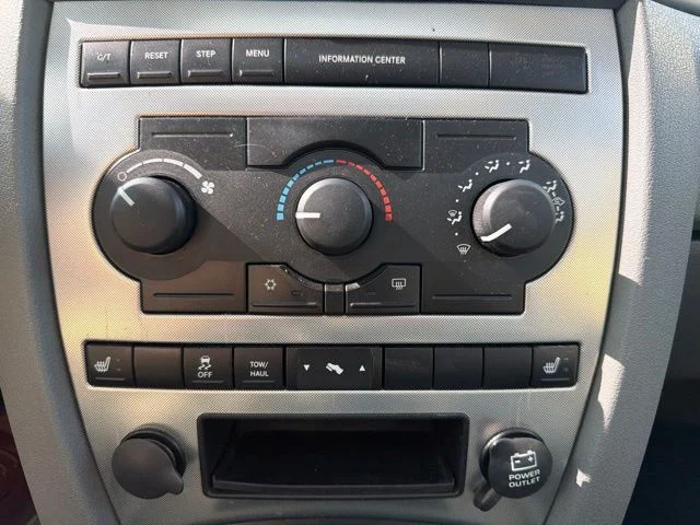 Used 2005 White Jeep Laredo image 27