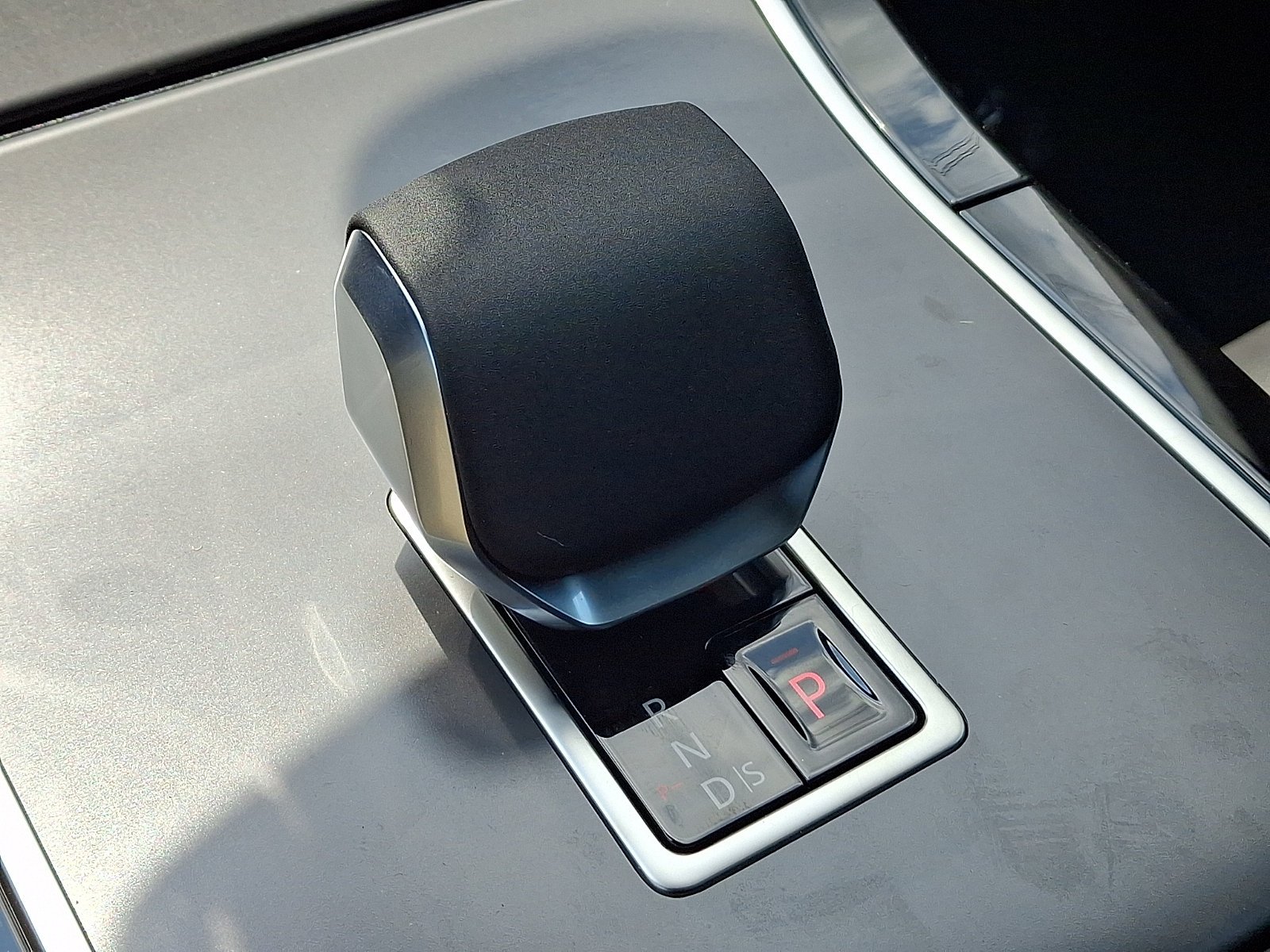 New 2026 Carpathian Grey Land Rover Core S image 12