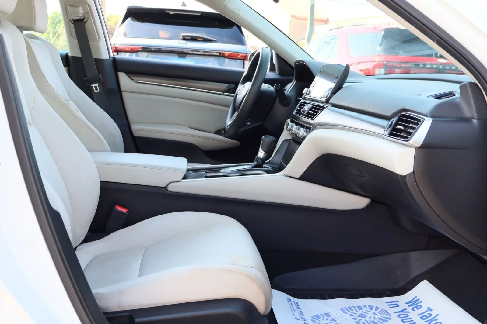 Used 2018 White Honda LX image 34