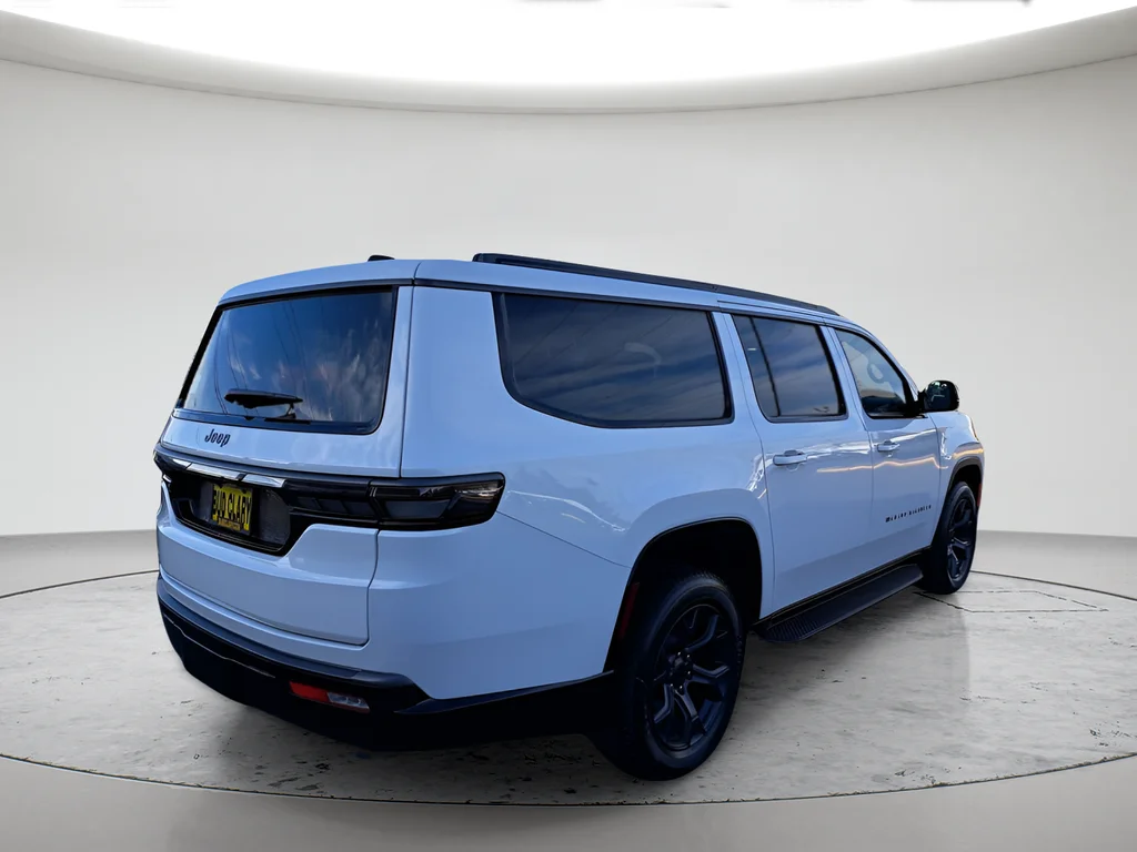 New 2026 Bright White Clear-Coat Exterior Paint Jeep Limited Altitude image 3