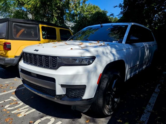 Used 2021 White Jeep Altitude image 3