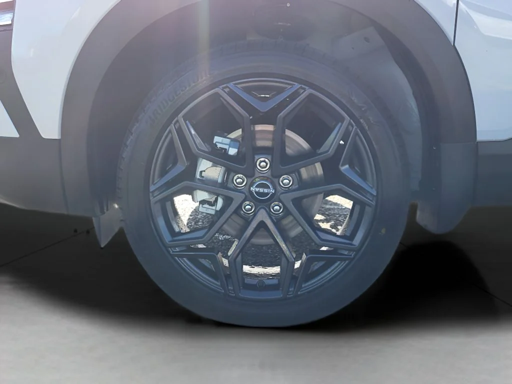New 2026 Aspen White Tricoat Nissan SR image 25