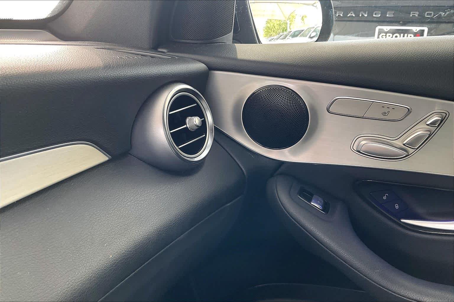 Used 2020 Black Mercedes-Benz GLC 300 image 33