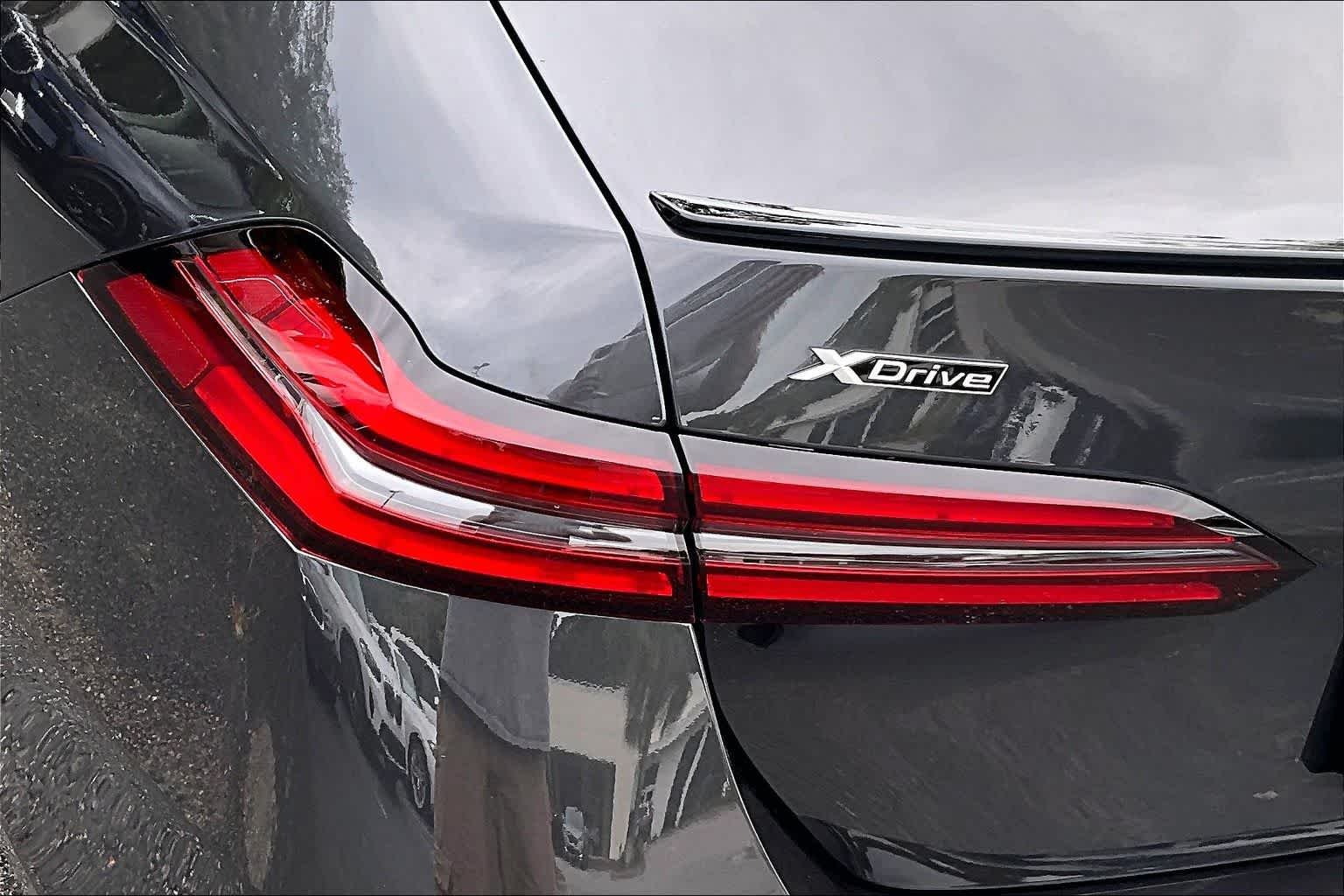 New 2026 Dark Graphite Metallic BMW 550e xDrive image 14