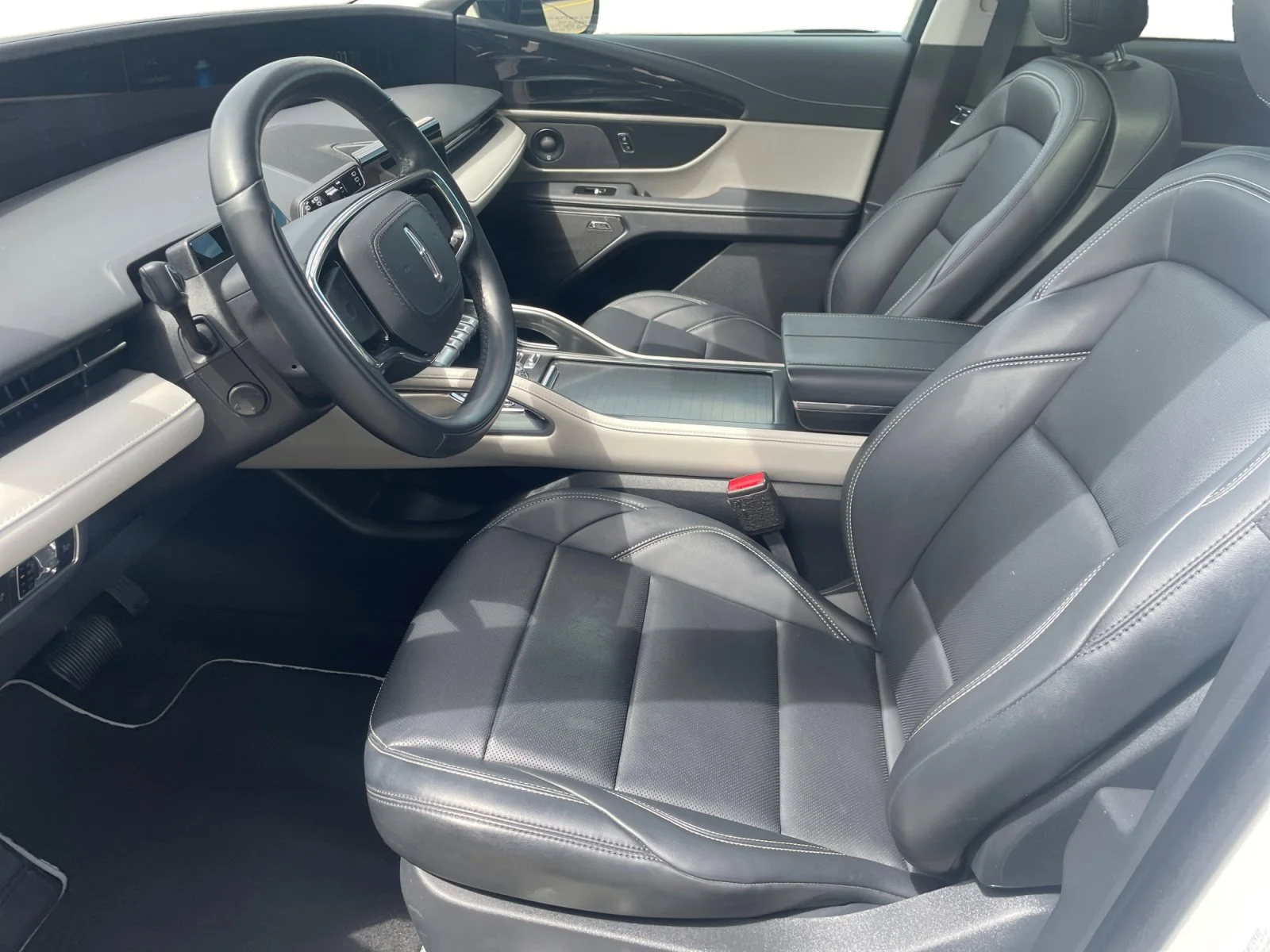 Used 2025 WHITE Lincoln PREMIERE AWD image 14