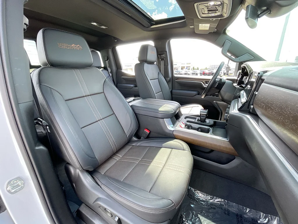 Used 2026 Polar White Tricoat Chevrolet High Country image 29