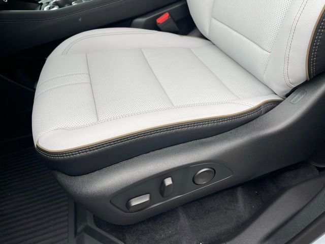 New 2026 Polar White Tricoat Chevrolet High Country image 17