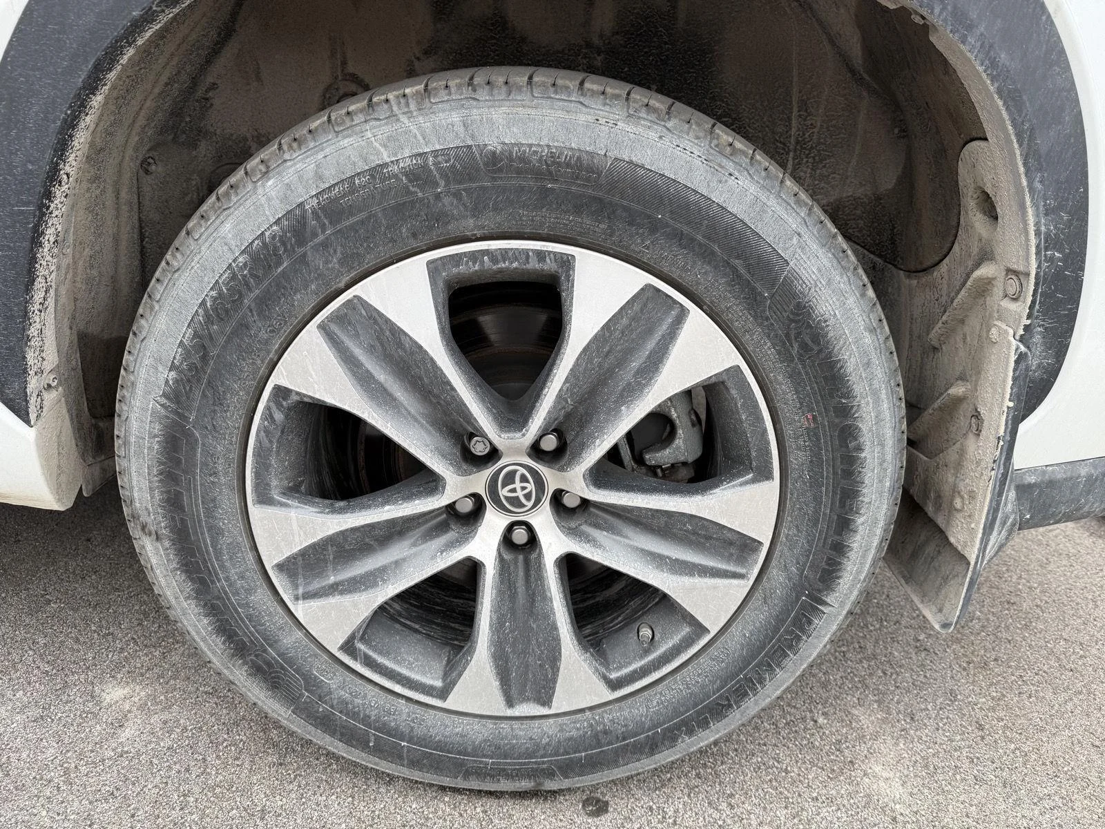 Used 2025 Wind Chill Pearl Toyota LE image 16