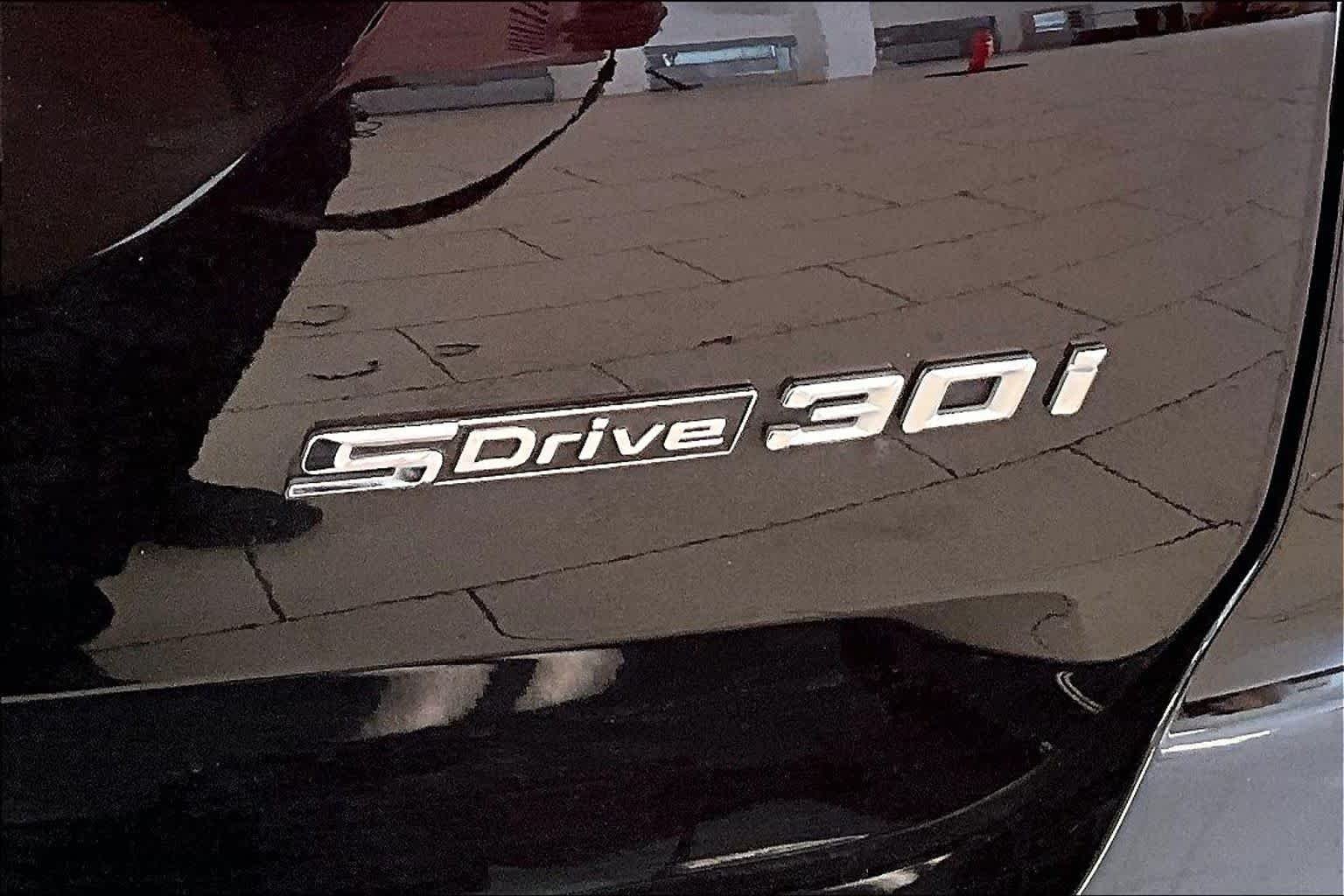 Used 2023 Jet Black BMW sDrive30i image 9