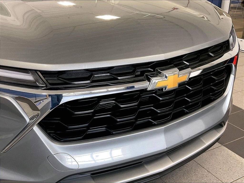 Used 2025 Gray Chevrolet LT image 30