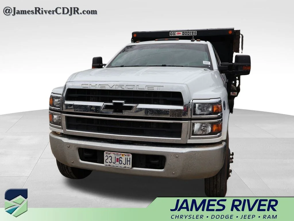 Used 2022 White Chevrolet 1WT image 4